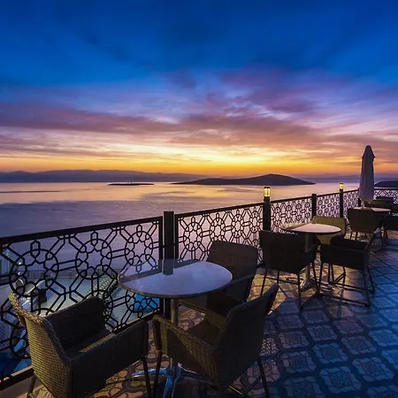 Complex The Qasr Bodrum Halal &